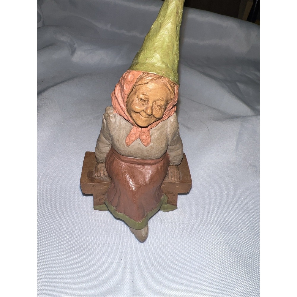 Tom Clark Gnome "ELIZABETH" ~ Resin Figurine ~ 5 1/2" Tall ~  SIGNED‎